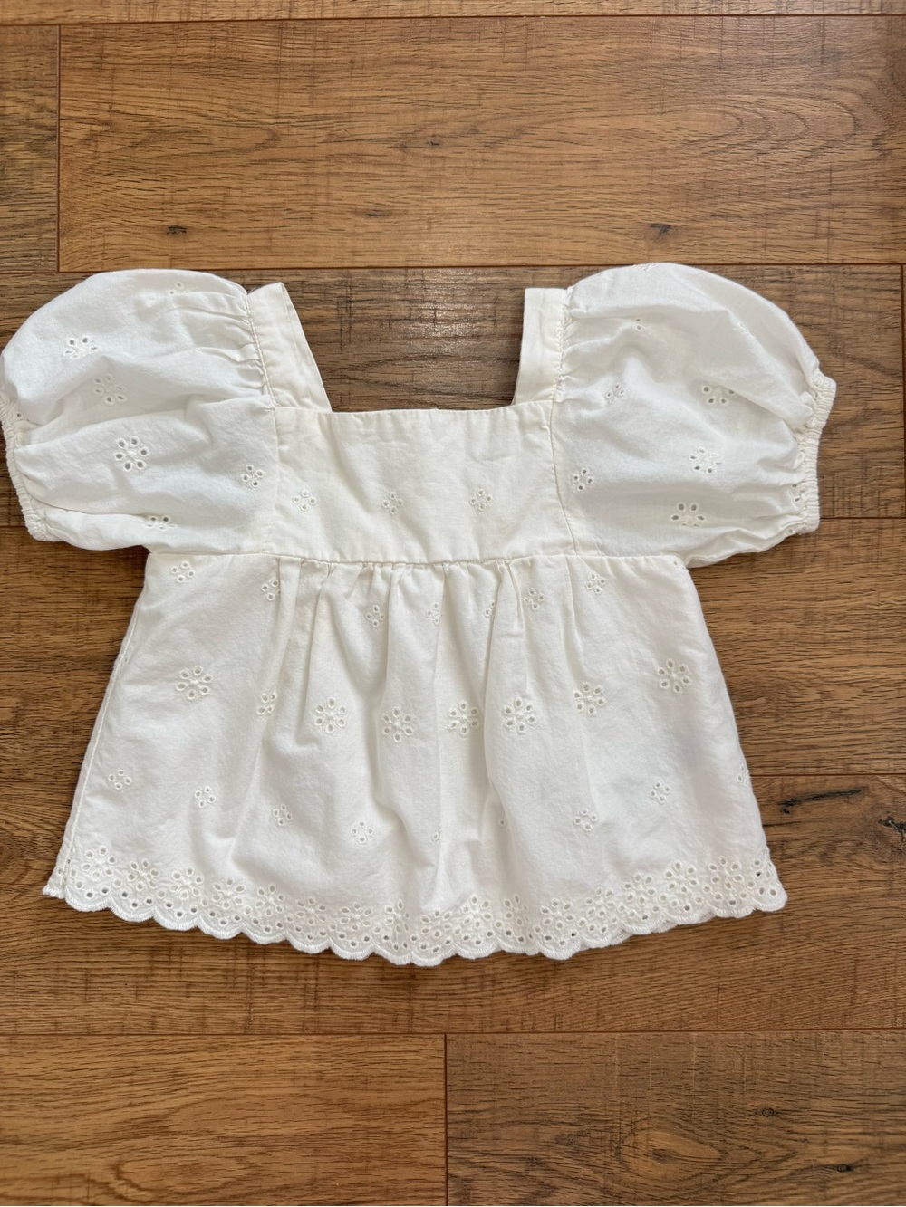 GAP Ivory Eyelet Puff Sleeve Top & Shorts Set - Picture 2 of 7